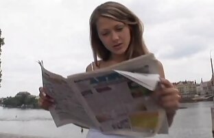 रूसी महिलाओं के लियोन की सेक्सी मूवी सोफे पर masturbating