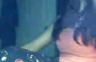 हाथ स्तन पर, तेल से सना हुआ शौकिया लड़की कैमरे सनी लियोन का बीएफ फुल एचडी मूवी पर